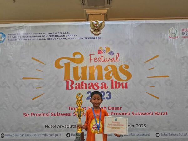 Harumkan Nama Kabupaten Luwu Timur, Siswa UPT SP SDN 146 Maleku Raih Juara I "Komedi Tunggal Putra" dalam Festival Tunas Bahasa Ibu Tahun 2023 Se-SulSelBar